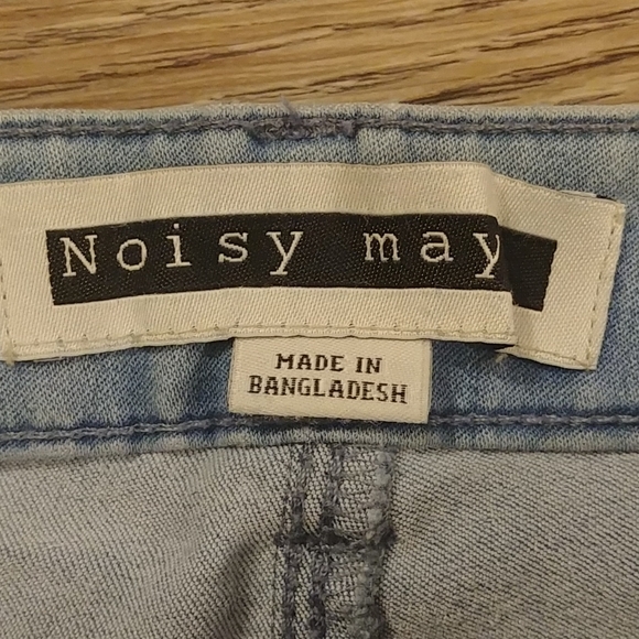 Shorts - Picture 3 of 3